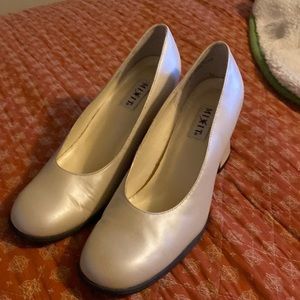 Size 8 dress shoe with chunky heel